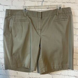 LANDS END 18W tan shorts. In excellent Preloved condition. 2 front slit …